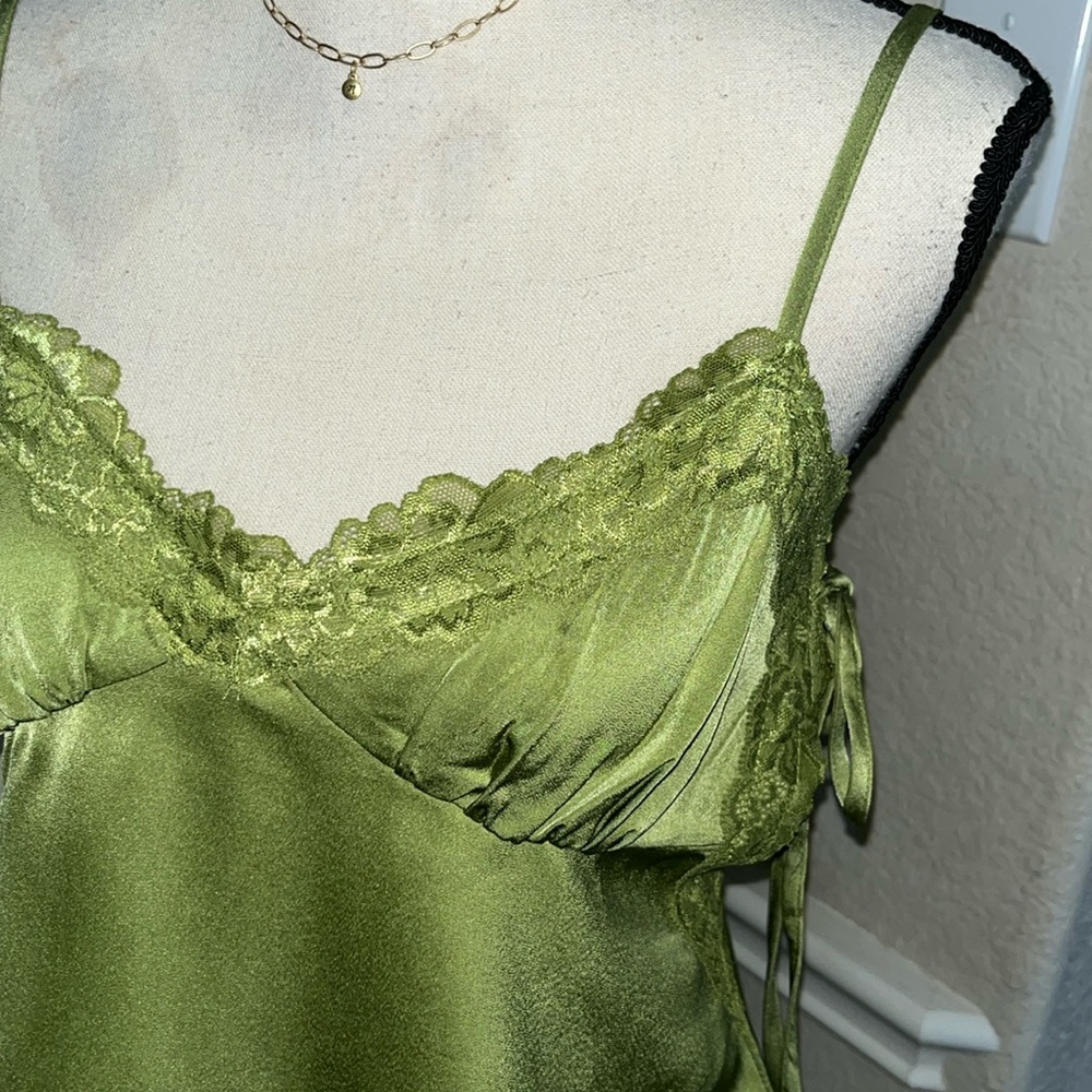 Bailey Rose green satin lace side open cami top Size M - Picture 6 of 17